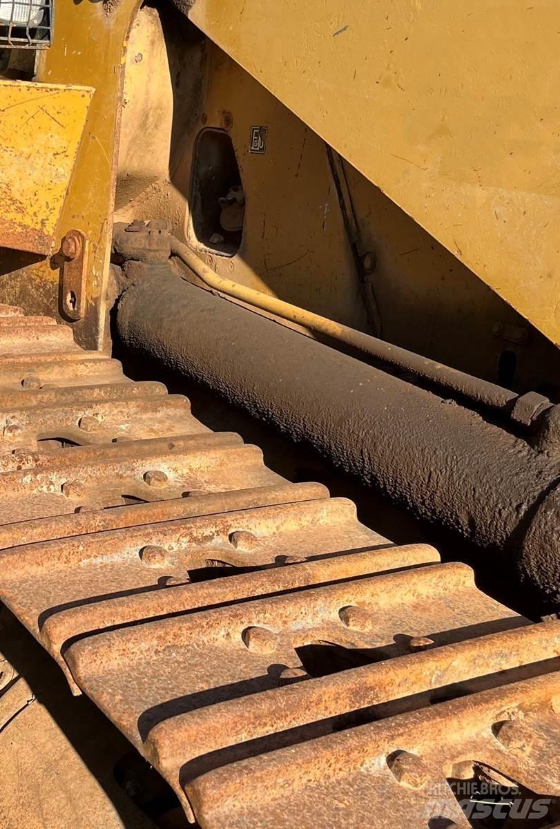 CAT 963C Гусеничні вантажники