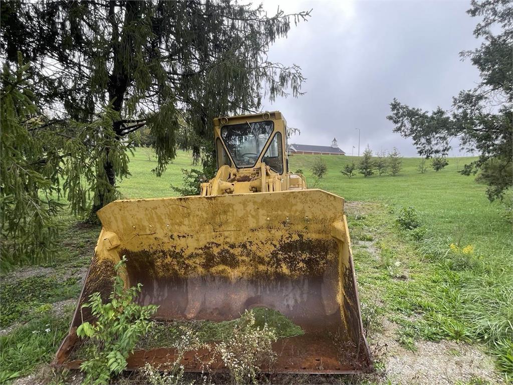 CAT 966 Фронтальні навантажувачі