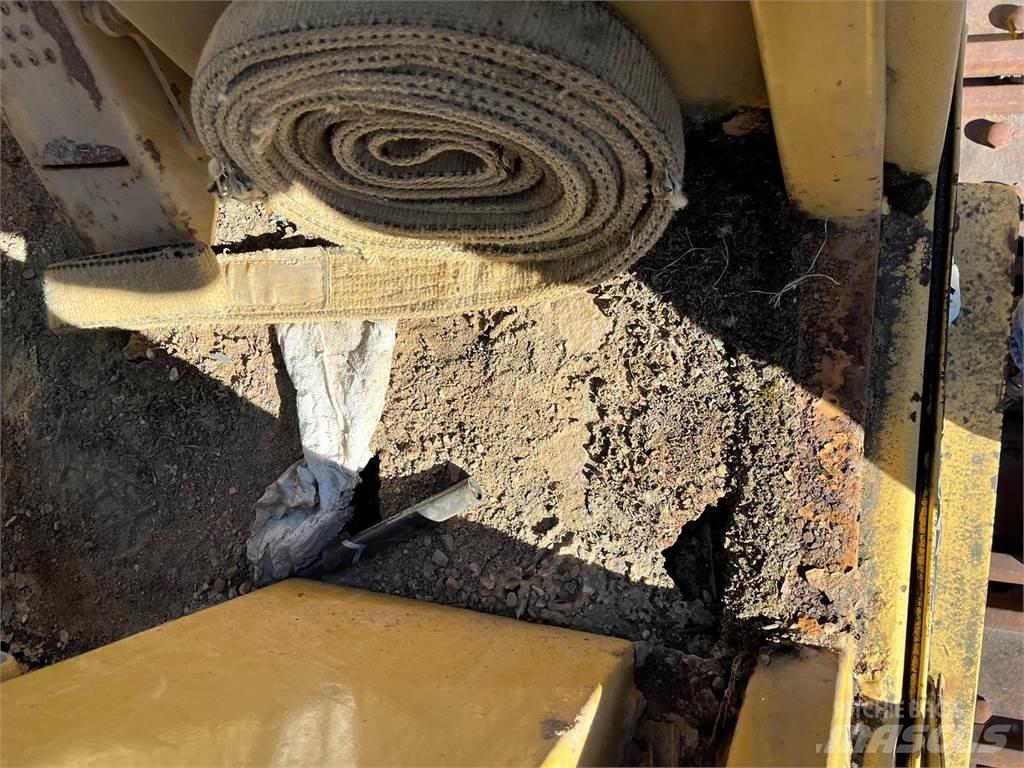 CAT 973 Гусеничні вантажники