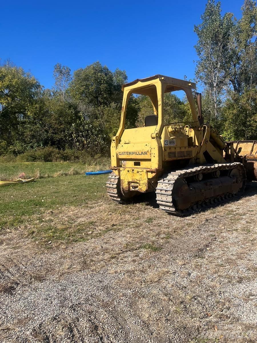 CAT 977L Гусеничні вантажники