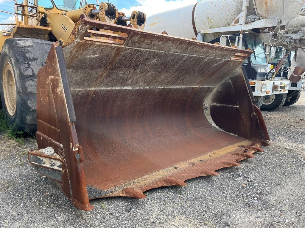 CAT 988B Фронтальні навантажувачі