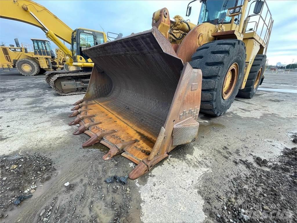 CAT 990 Фронтальні навантажувачі