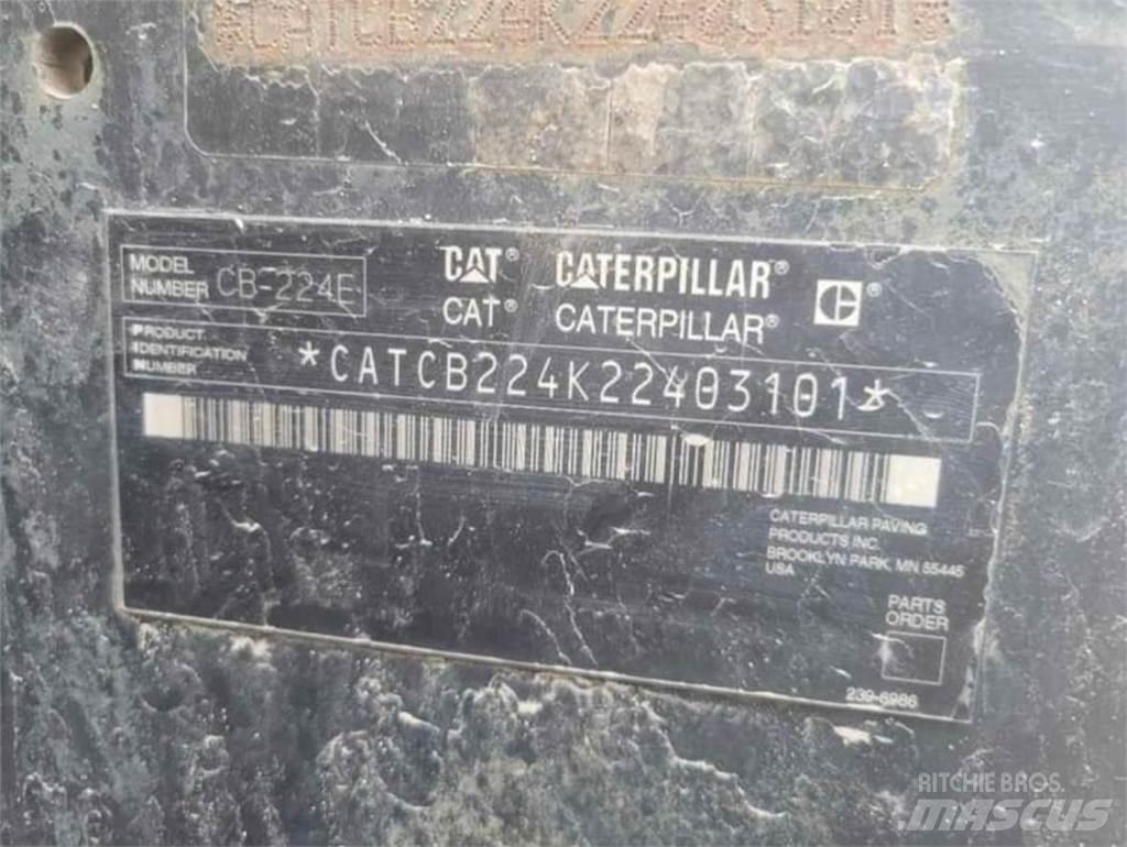 CAT CB24 Грунтові котки