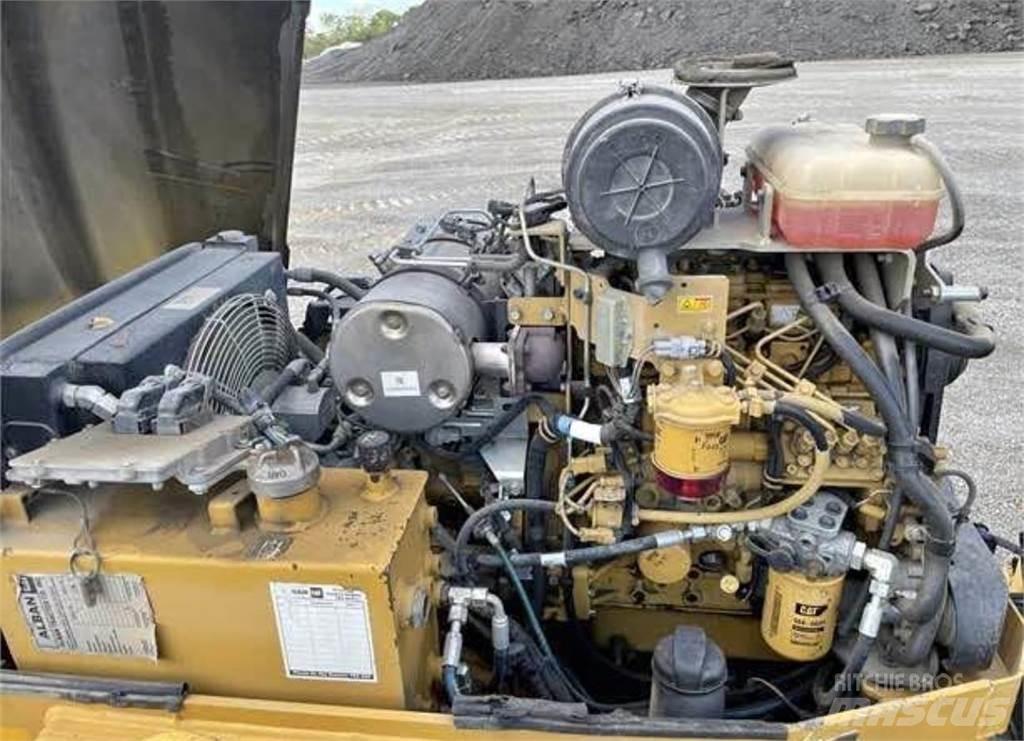 CAT CB34B Грунтові котки