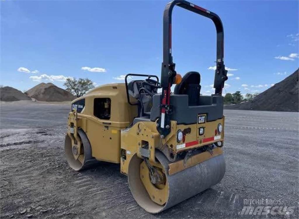 CAT CB34B Грунтові котки