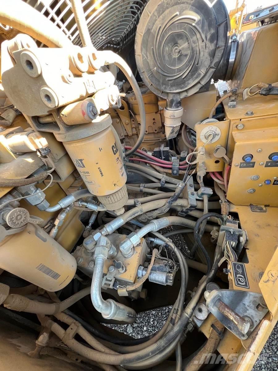 CAT CB54 Грунтові котки