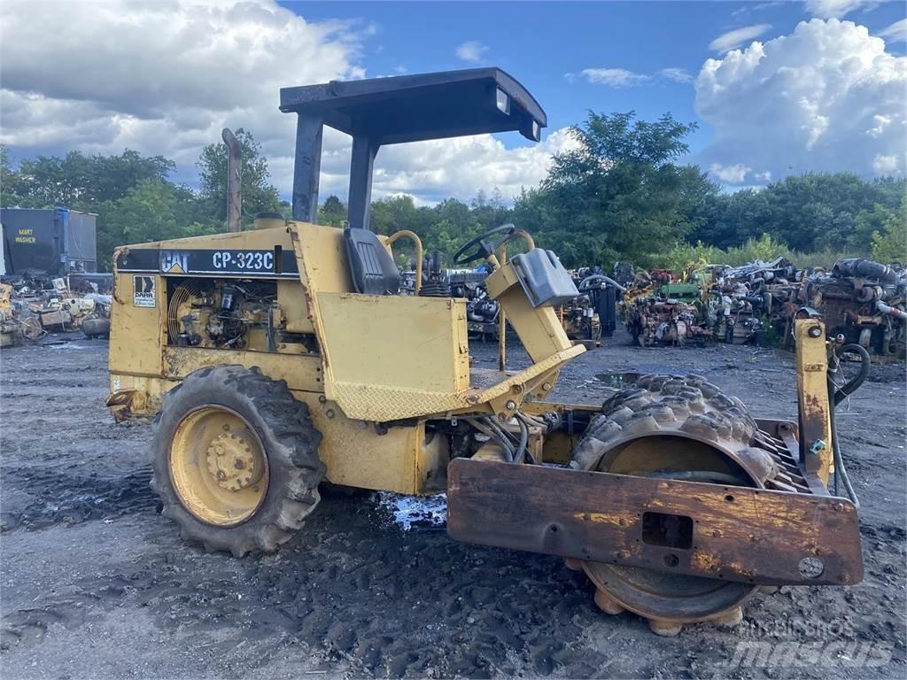 CAT CP323C Ущільнювачі грунту