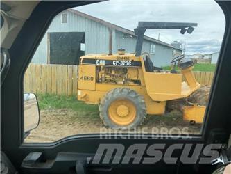 CAT CP323C Ущільнювачі грунту