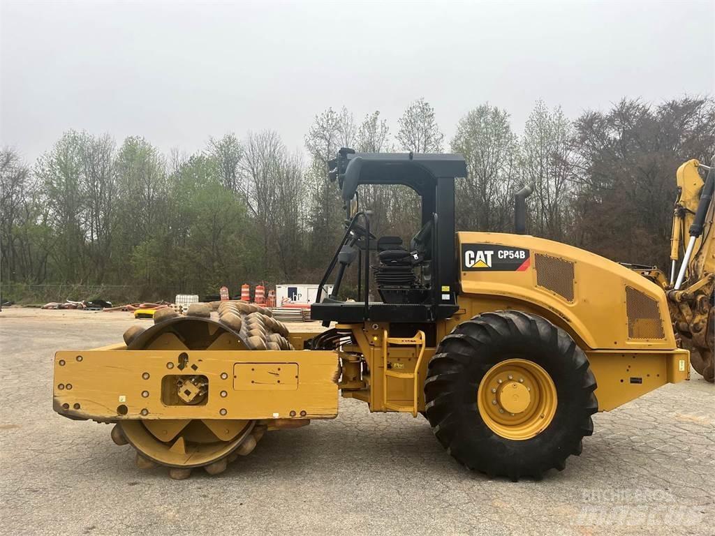 CAT CP54B Грунтові котки