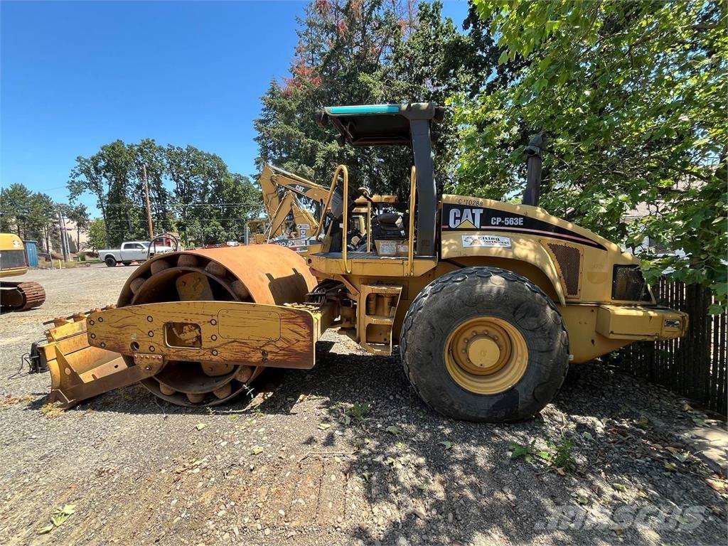 CAT CP563E Грунтові котки