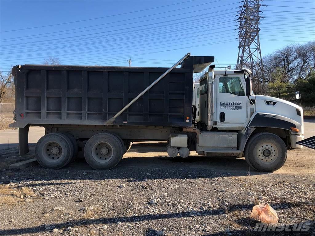 CAT CT660 Самоскиди