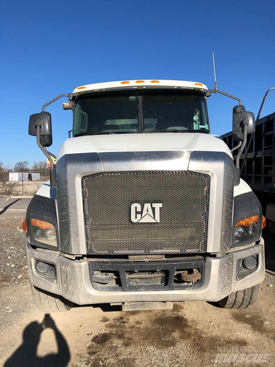CAT CT660 Самоскиди