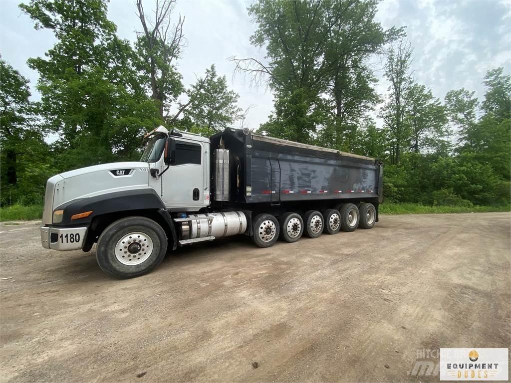 CAT CT660 Самоскиди