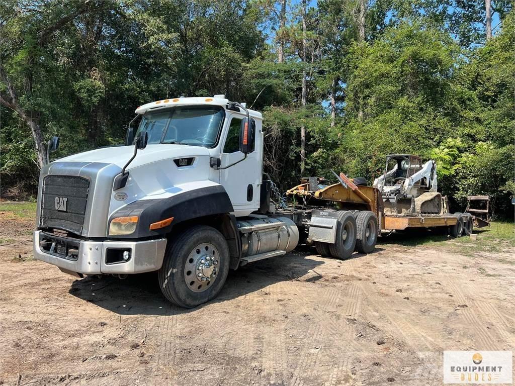 CAT CT660S Тягачі