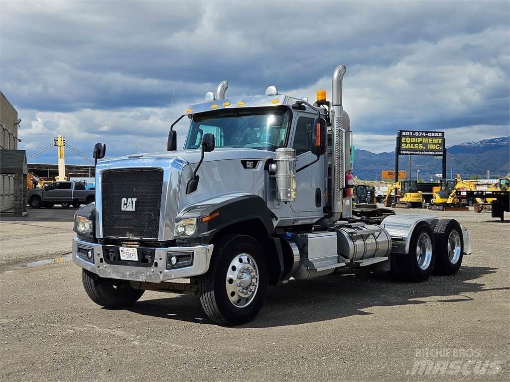 CAT CT680L Тягачі