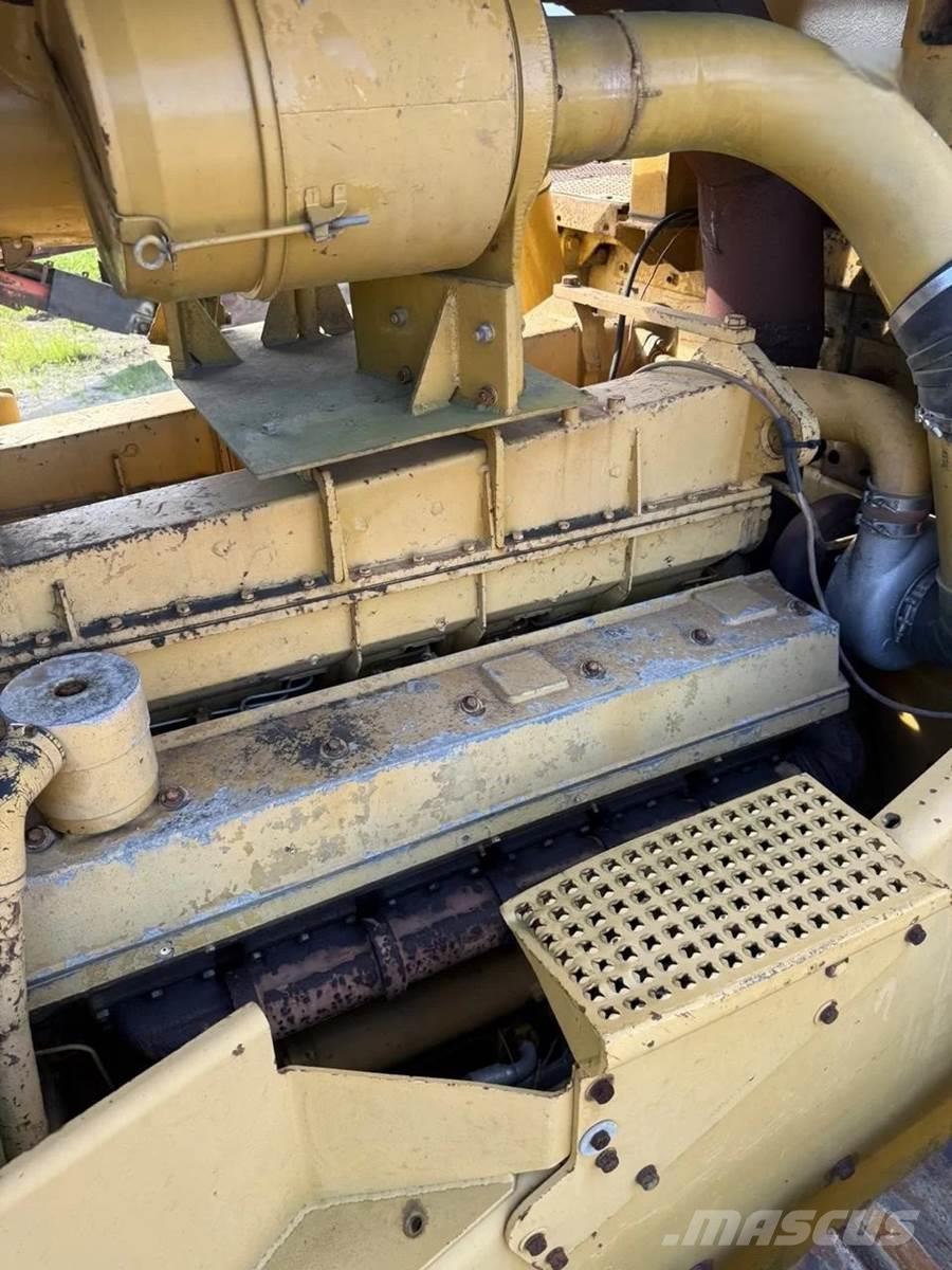 CAT D10 Гусеничні бульдозери