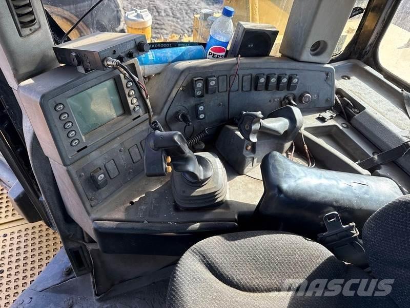 CAT D11T Гусеничні бульдозери