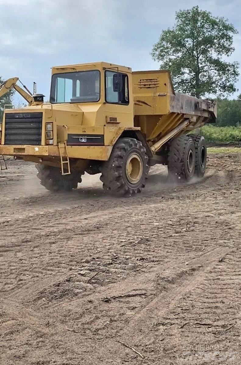 CAT D250B Зчленовані самоскиди