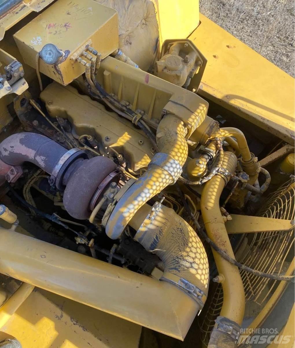 CAT D250B Зчленовані самоскиди