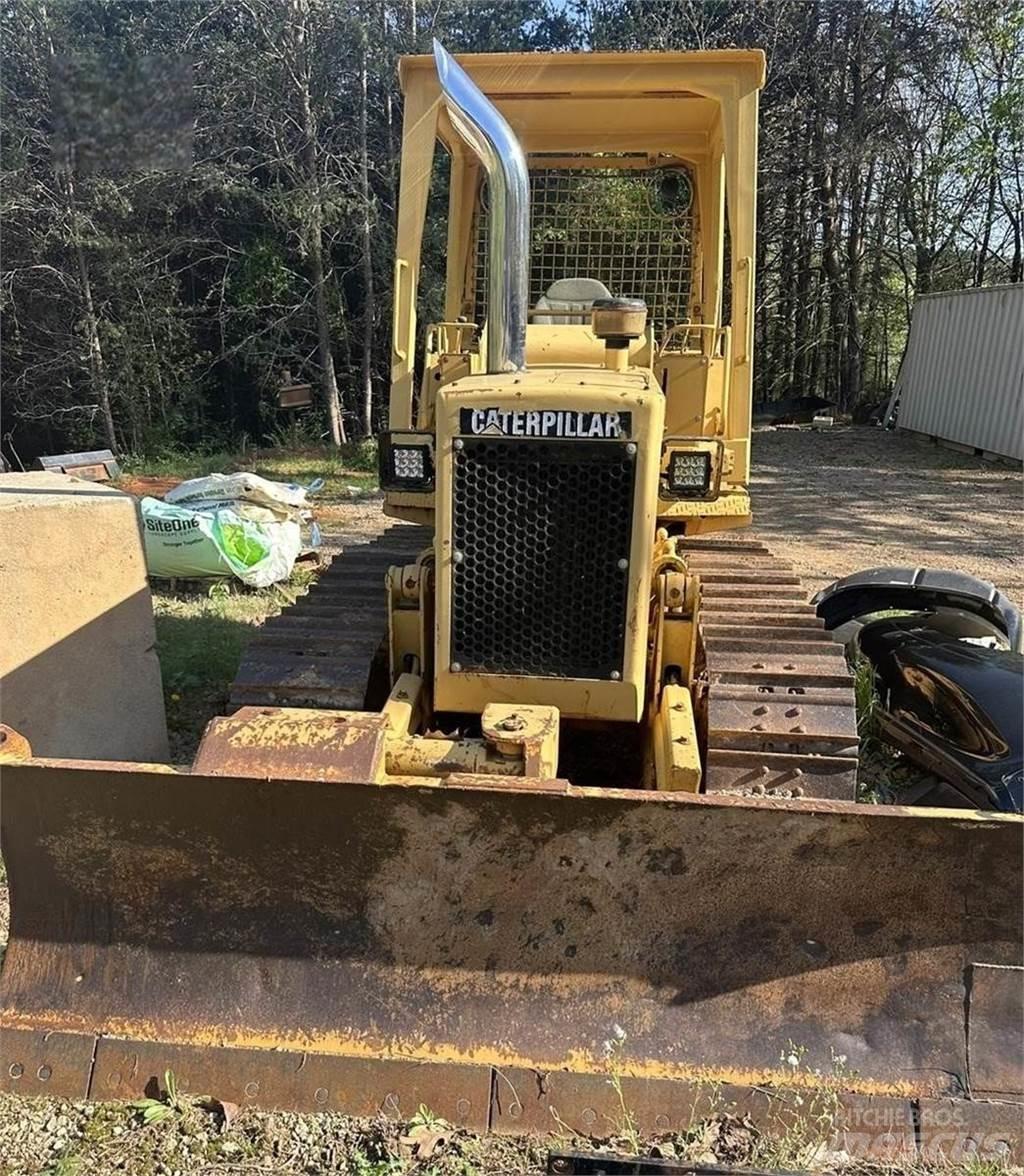 CAT D3B Гусеничні бульдозери