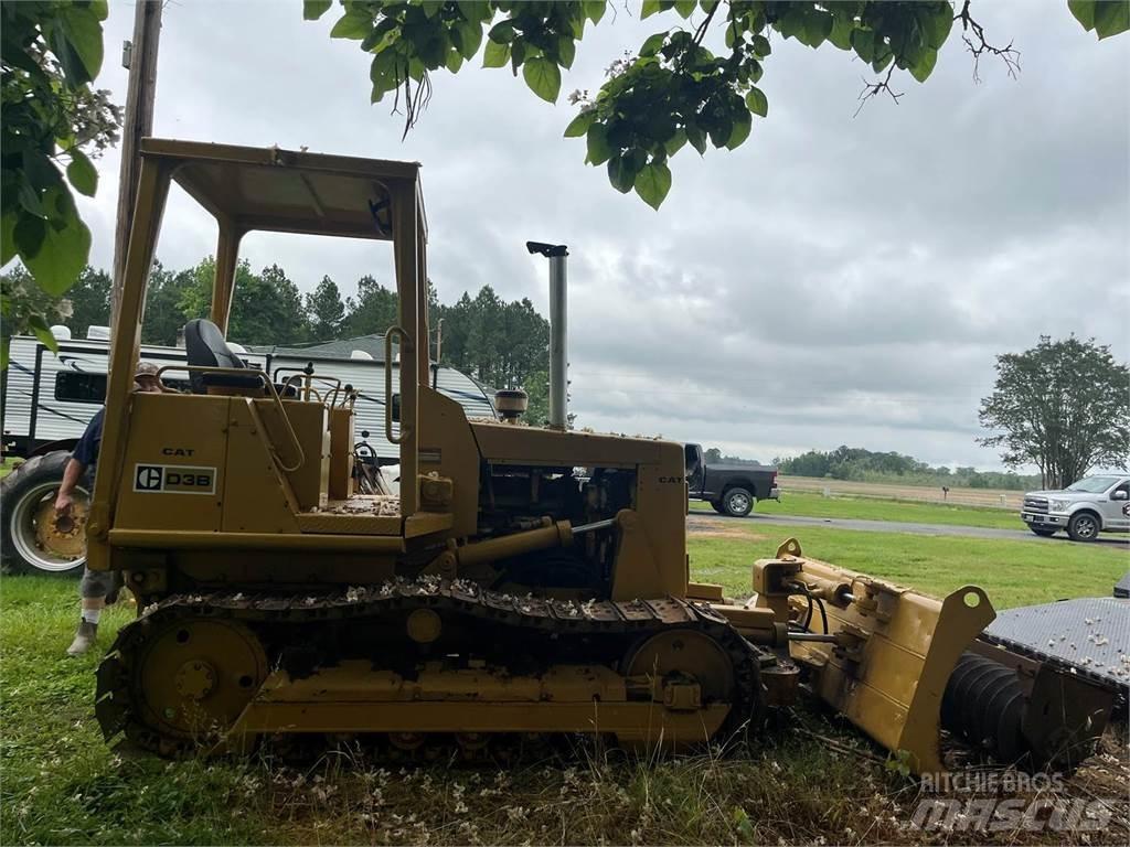 CAT D3B Гусеничні бульдозери