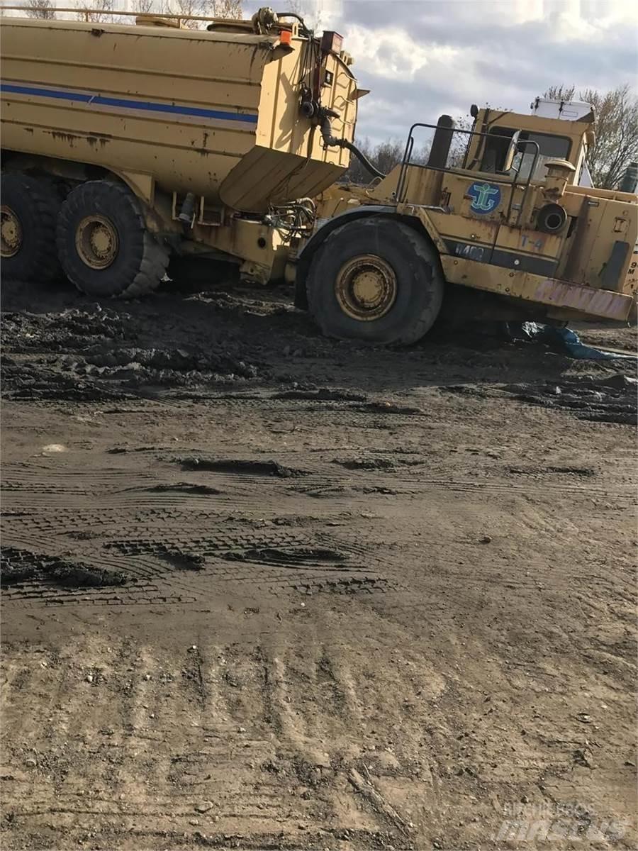CAT D400 Вантажівки-цистерни