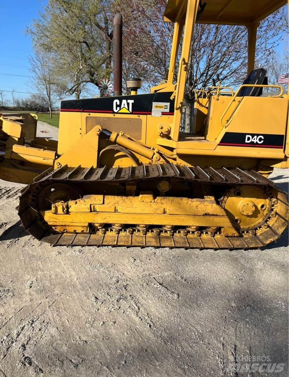 CAT D4C Гусеничні бульдозери