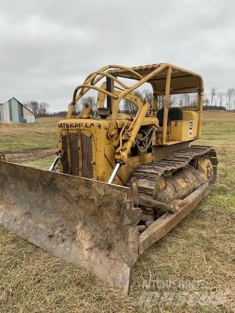 CAT D4D Гусеничні бульдозери