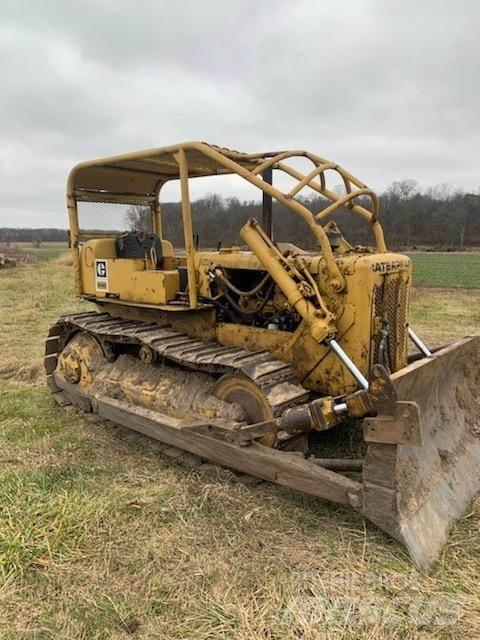 CAT D4D Гусеничні бульдозери