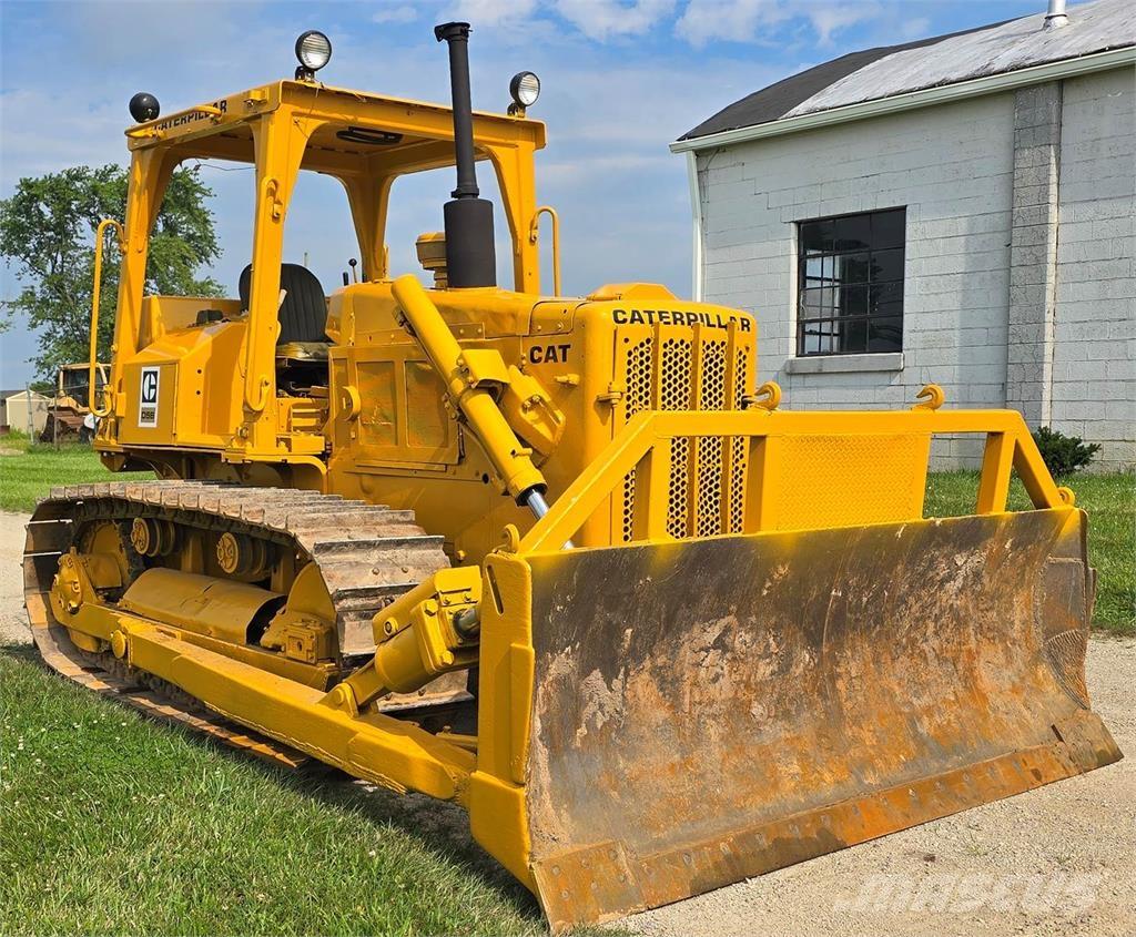 CAT D5B Гусеничні бульдозери