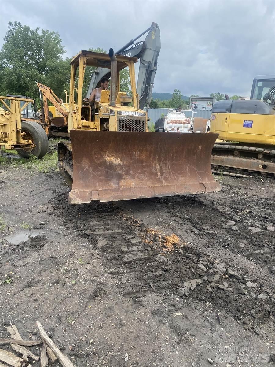 CAT D5C Гусеничні бульдозери