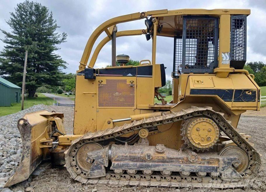 CAT D5M Гусеничні бульдозери