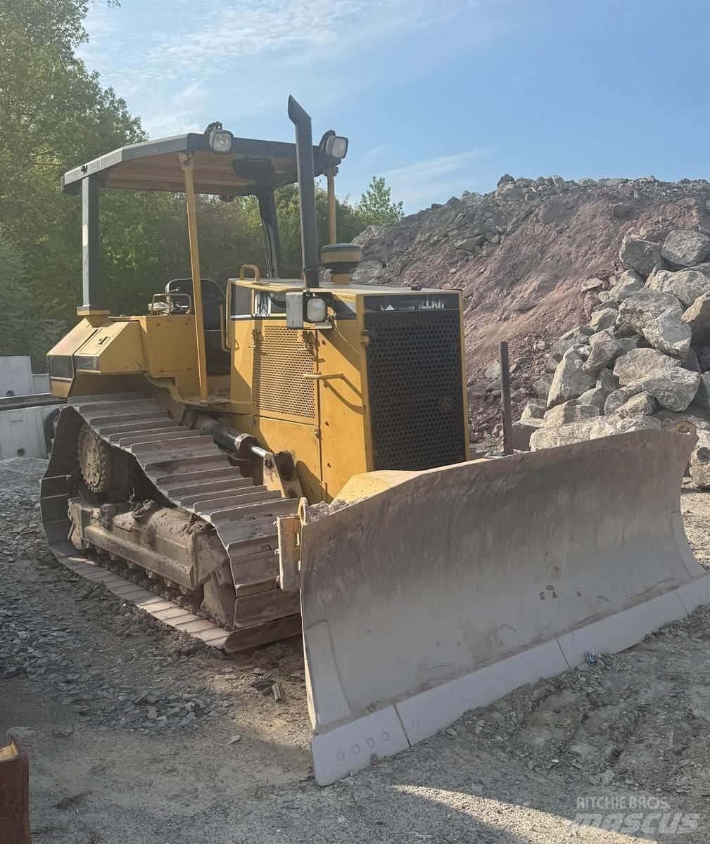 CAT D5M Гусеничні бульдозери