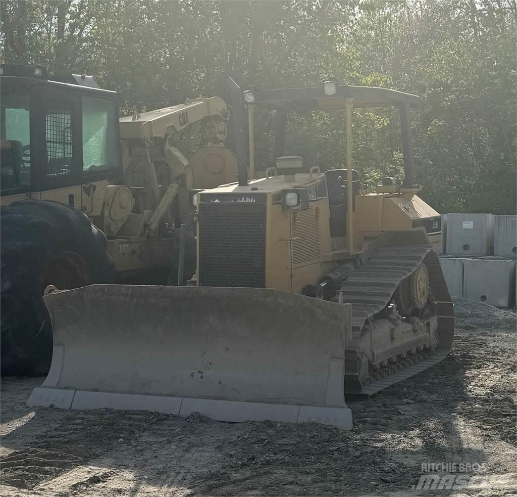 CAT D5M Гусеничні бульдозери