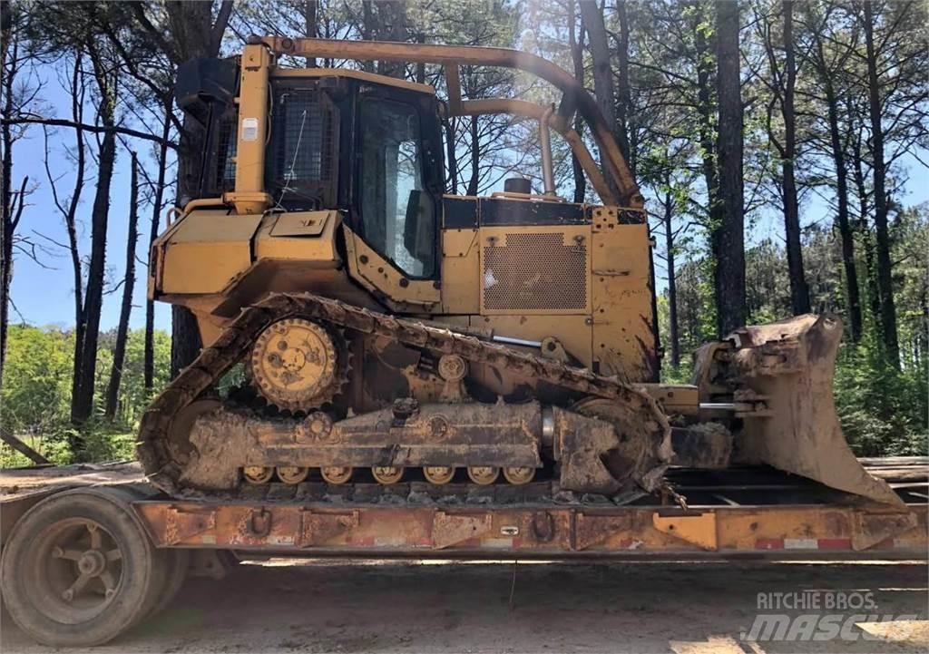 CAT D5M Гусеничні бульдозери