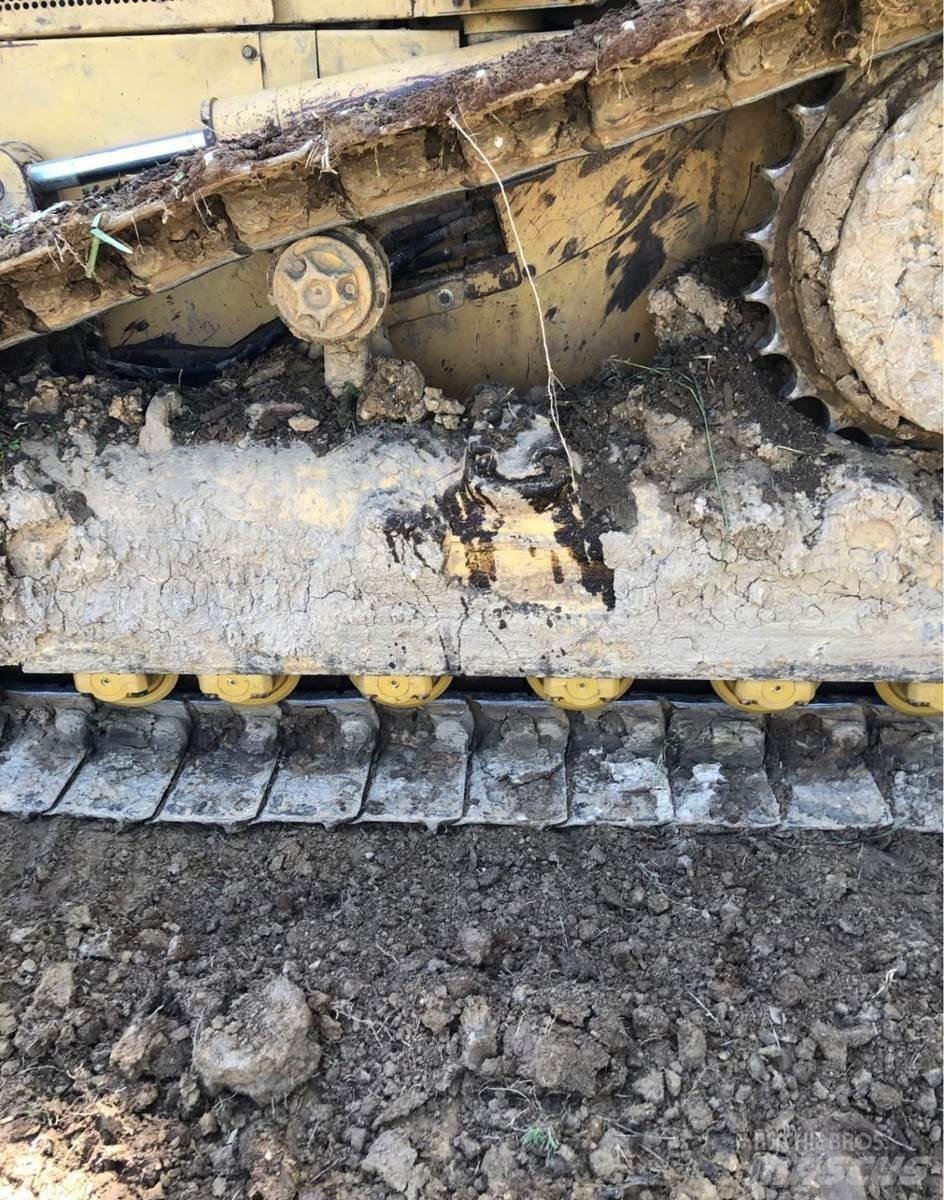 CAT D5M Гусеничні бульдозери