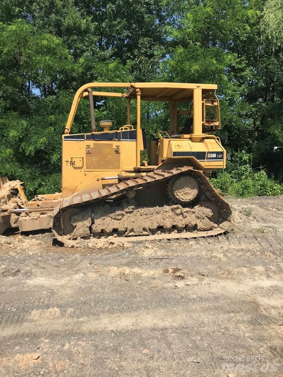CAT D5M Гусеничні бульдозери