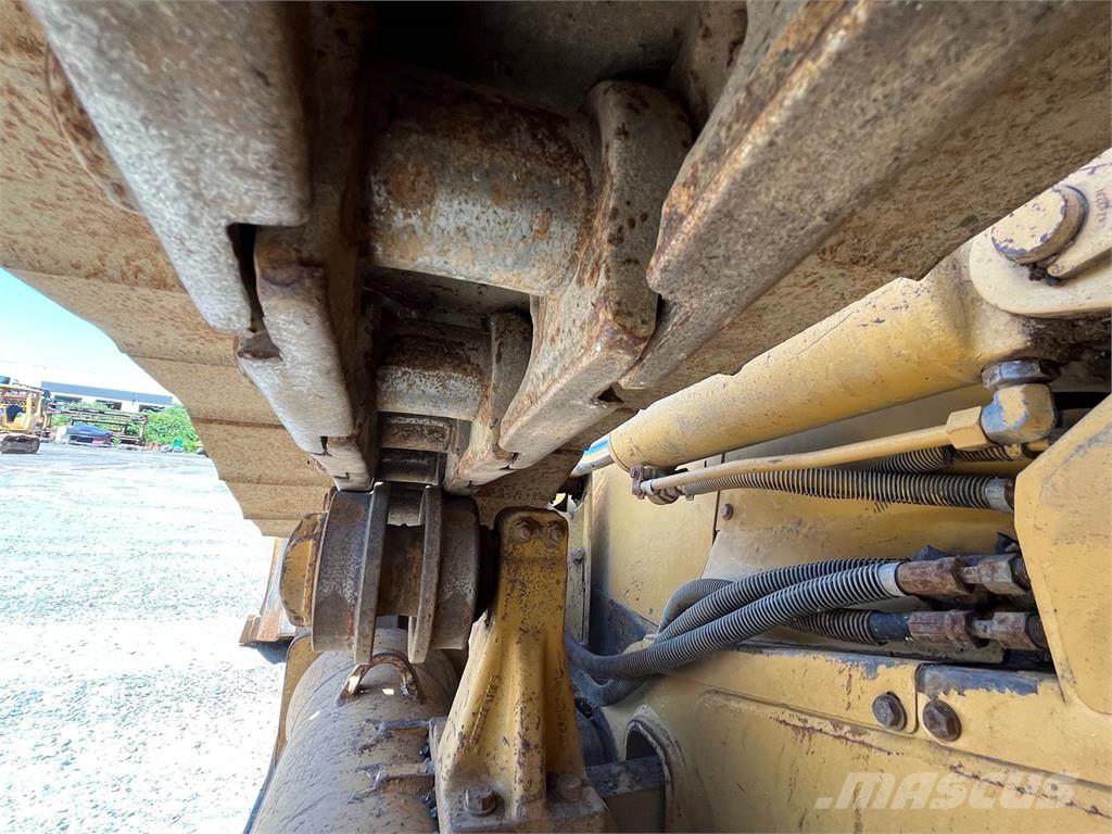 CAT D5N Гусеничні бульдозери