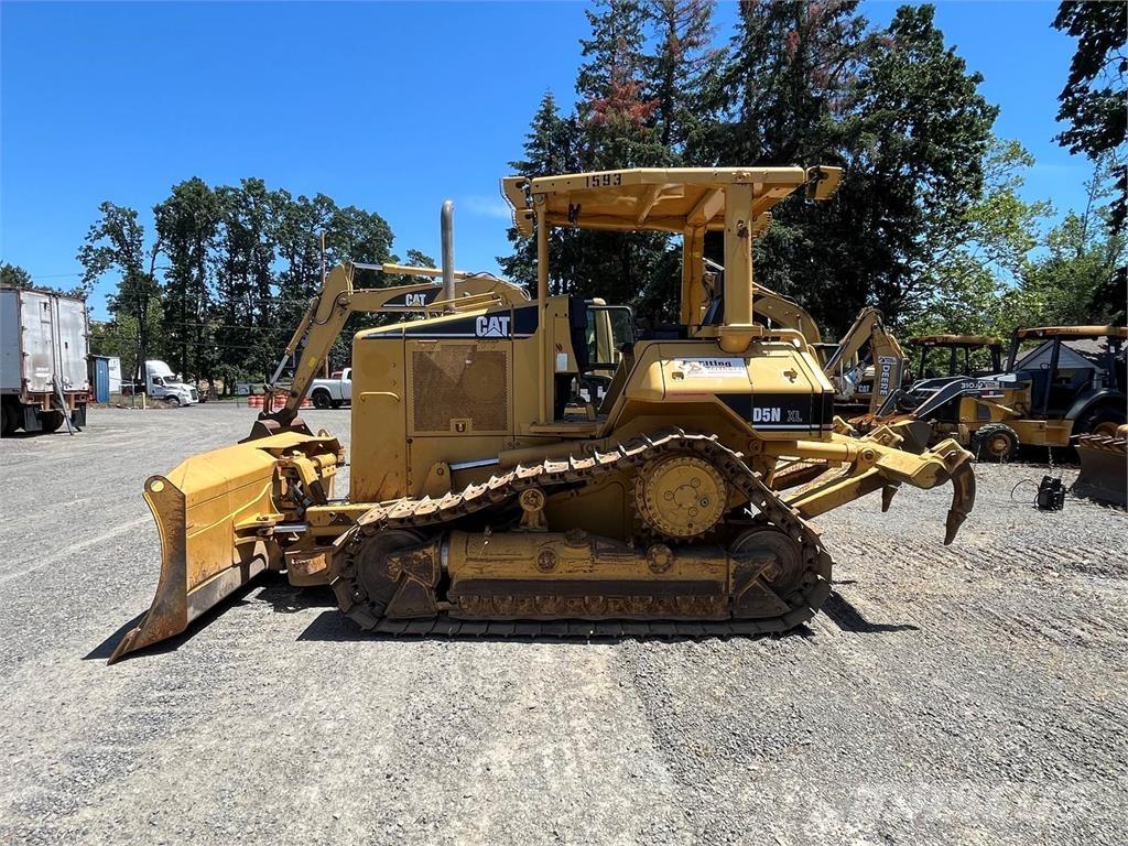 CAT D5N Гусеничні бульдозери