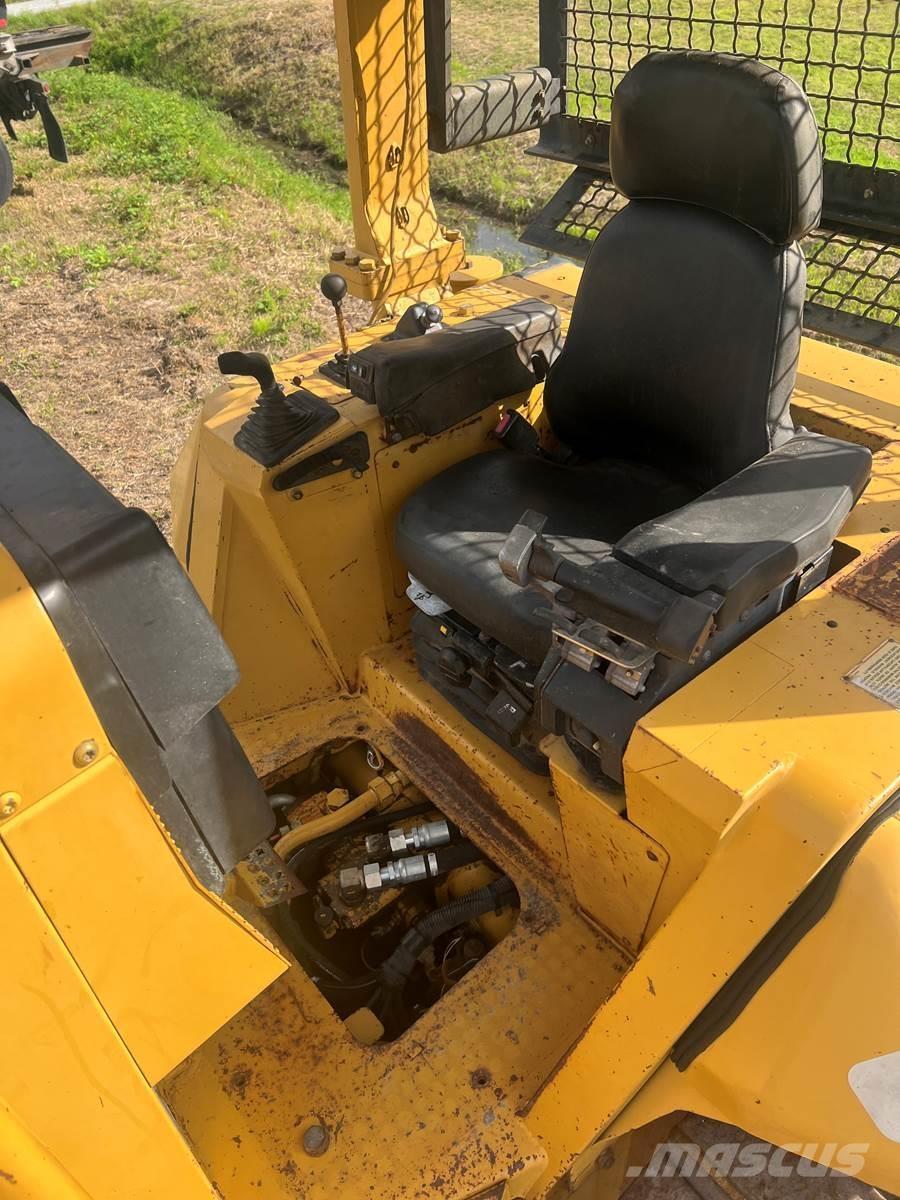 CAT D5N Гусеничні бульдозери