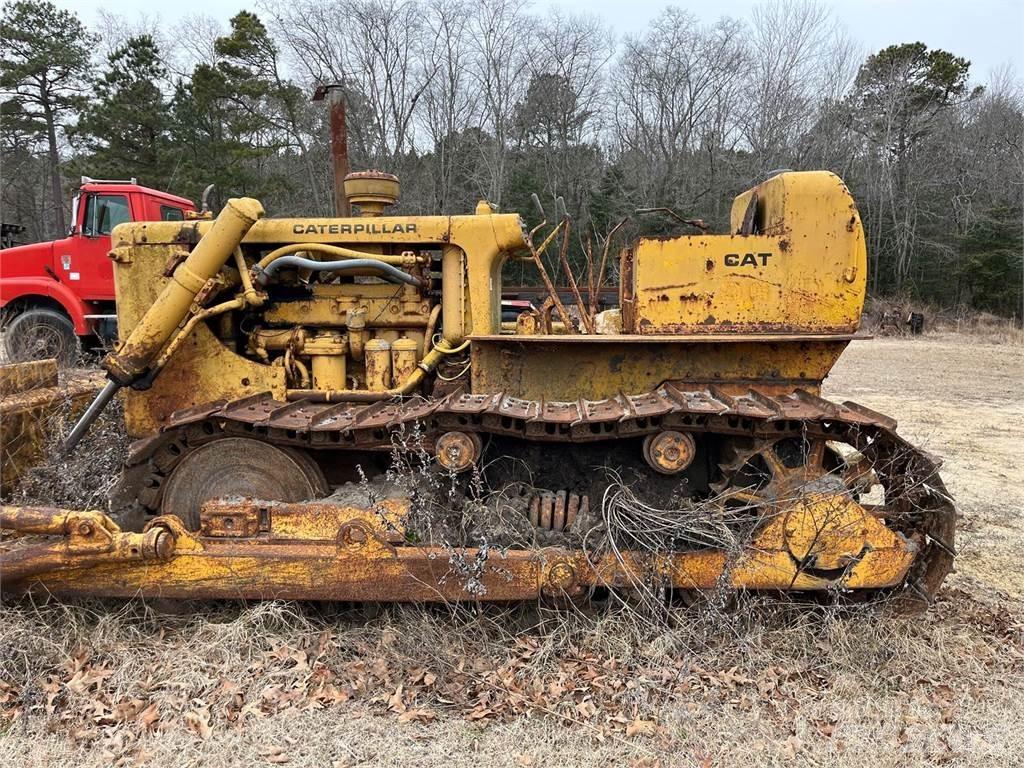 CAT D6 Гусеничні бульдозери