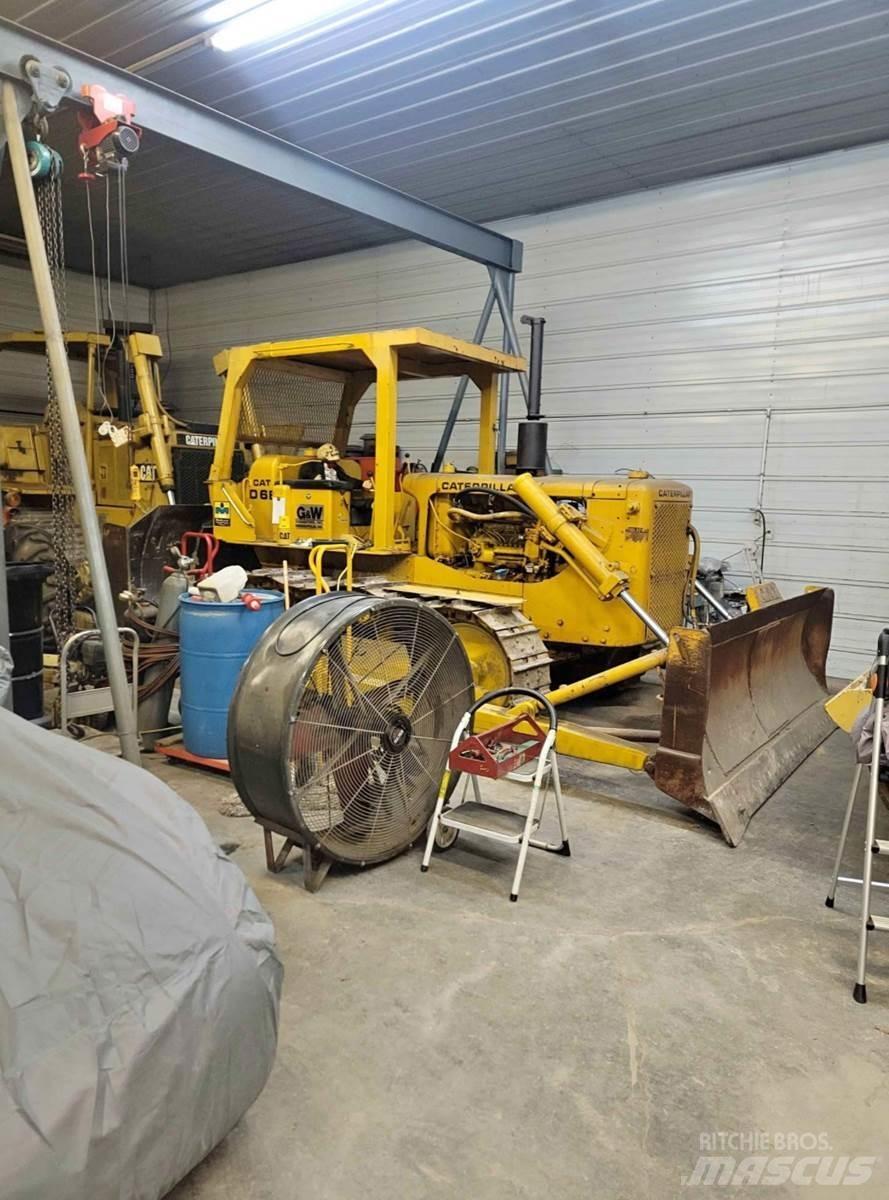 CAT D6B Гусеничні бульдозери