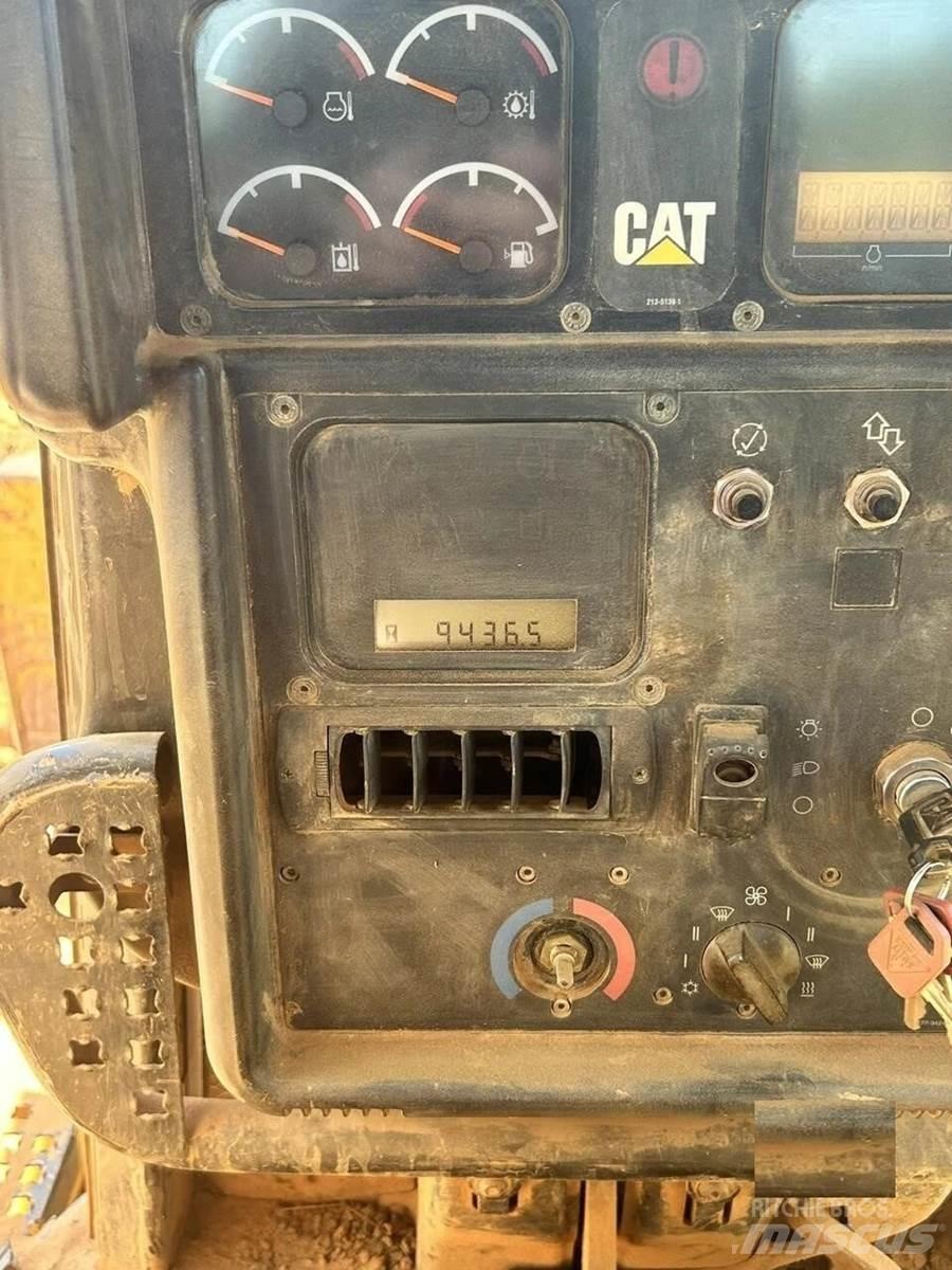 CAT D6N XL Гусеничні бульдозери