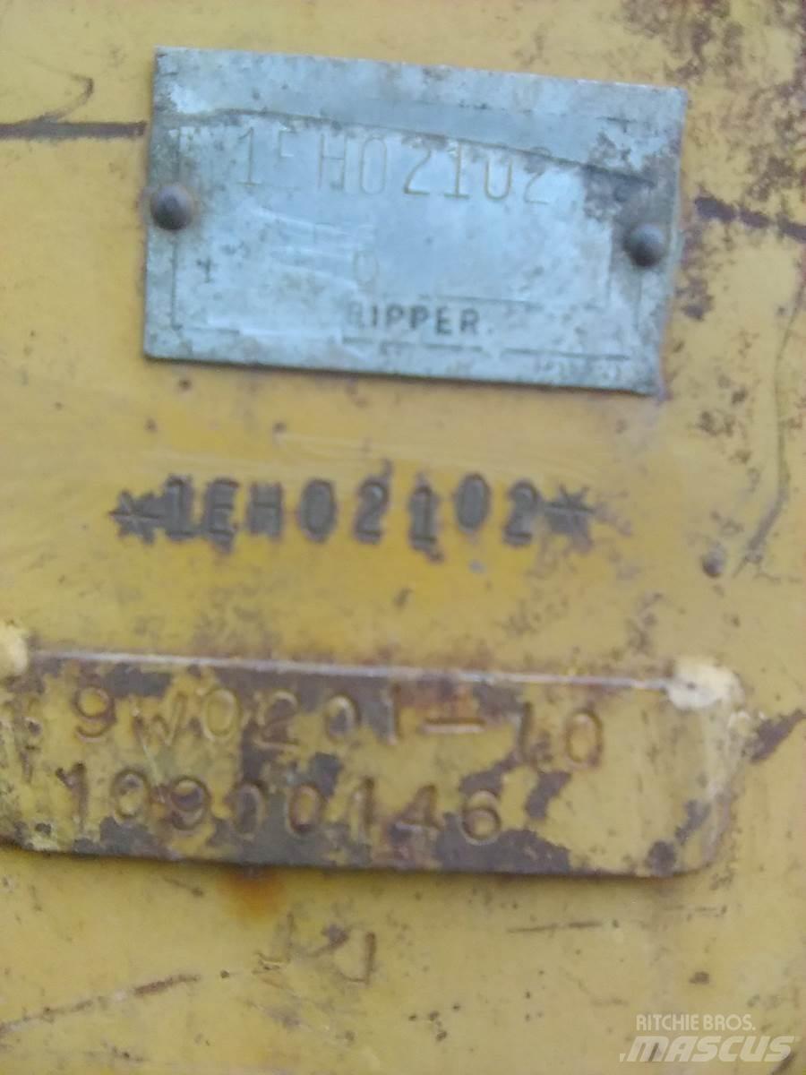 CAT D6R Скарифікатори