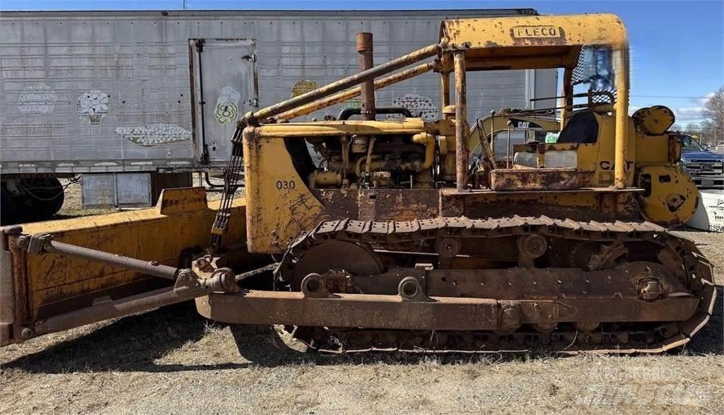 CAT D7 Гусеничні бульдозери
