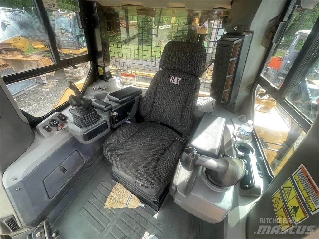 CAT D7E Гусеничні бульдозери
