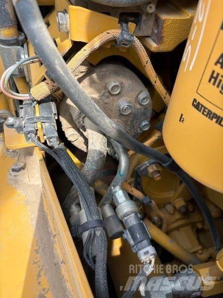 CAT D8T Гусеничні бульдозери