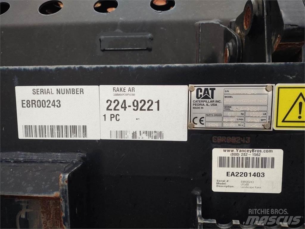 CAT LR18B Граблі і сінозворушувачі