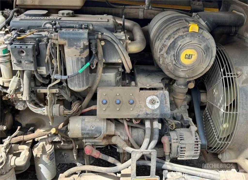 CAT TH460B Телескопічні навантажувачі