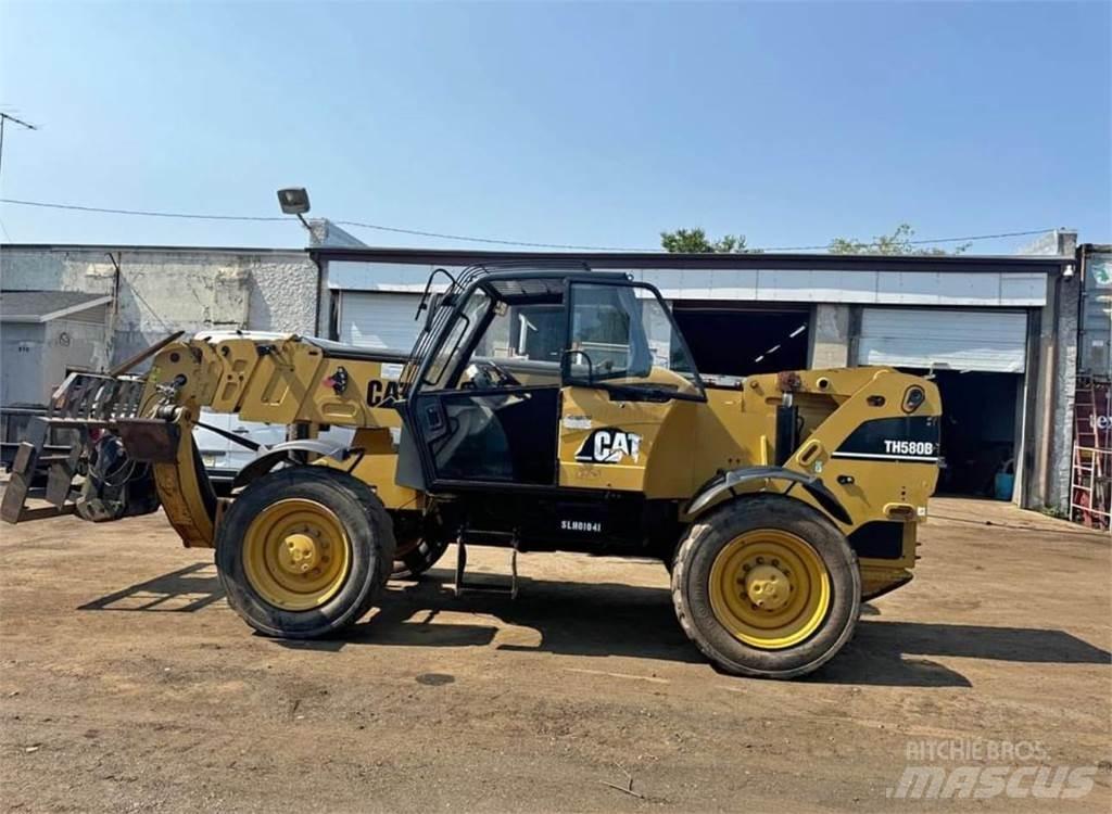 CAT TH580B Телескопічні навантажувачі